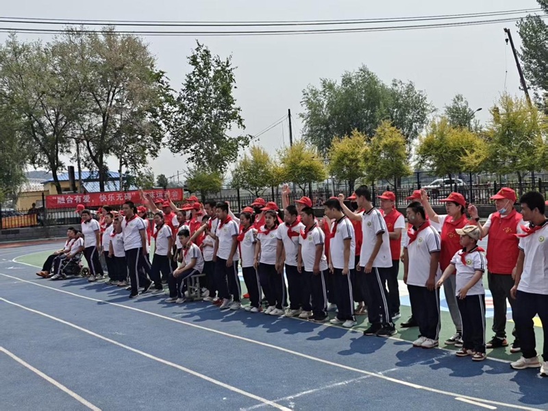 水岸社区实践站的“志愿红”化作特殊孩子们成长路上的“守护星”,在六一前夕编织出最温暖的文明实践图景